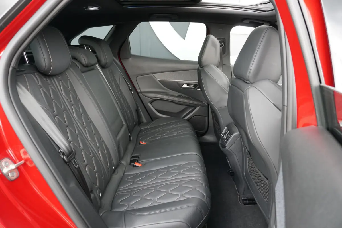 1.6 PureTech GT Line 181PK AUT. + PANORAMA / LEDER / DODEHOEK / CAMERA /