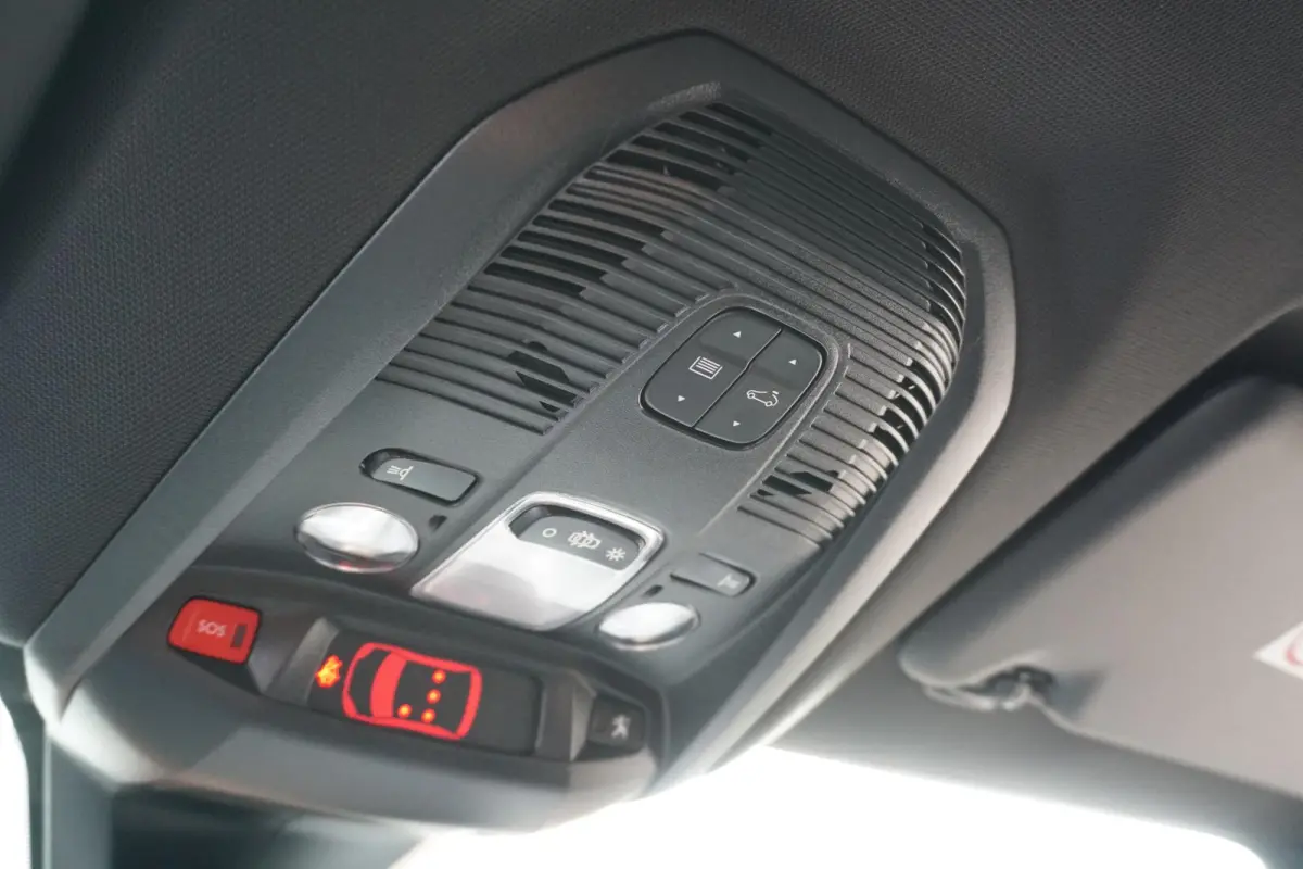 1.6 PureTech GT Line 181PK AUT. + PANORAMA / LEDER / DODEHOEK / CAMERA /