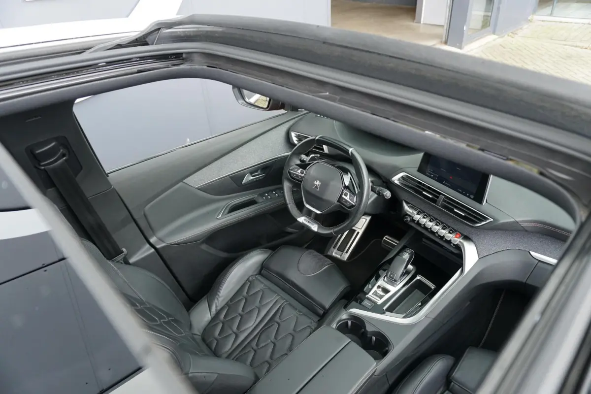 1.6 PureTech GT Line 181PK AUT. + PANORAMA / LEDER / DODEHOEK / CAMERA /