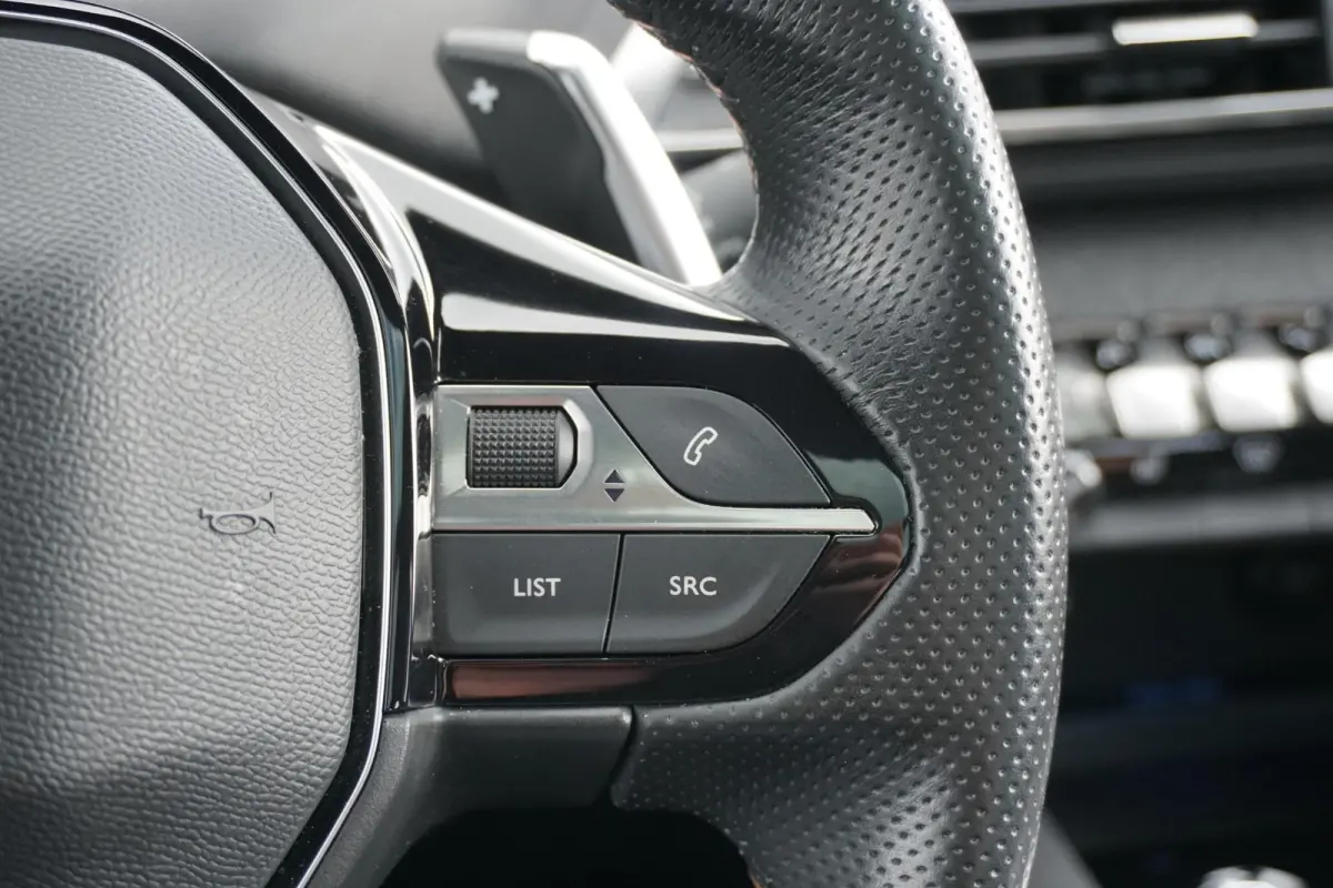 1.6 PureTech GT Line 181PK AUT. + PANORAMA / LEDER / DODEHOEK / CAMERA /