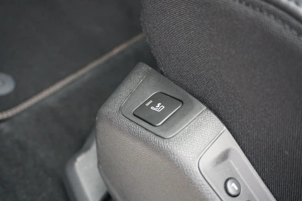 1.6 PureTech GT Line 181PK AUT. + PANORAMA / LEDER / DODEHOEK / CAMERA /