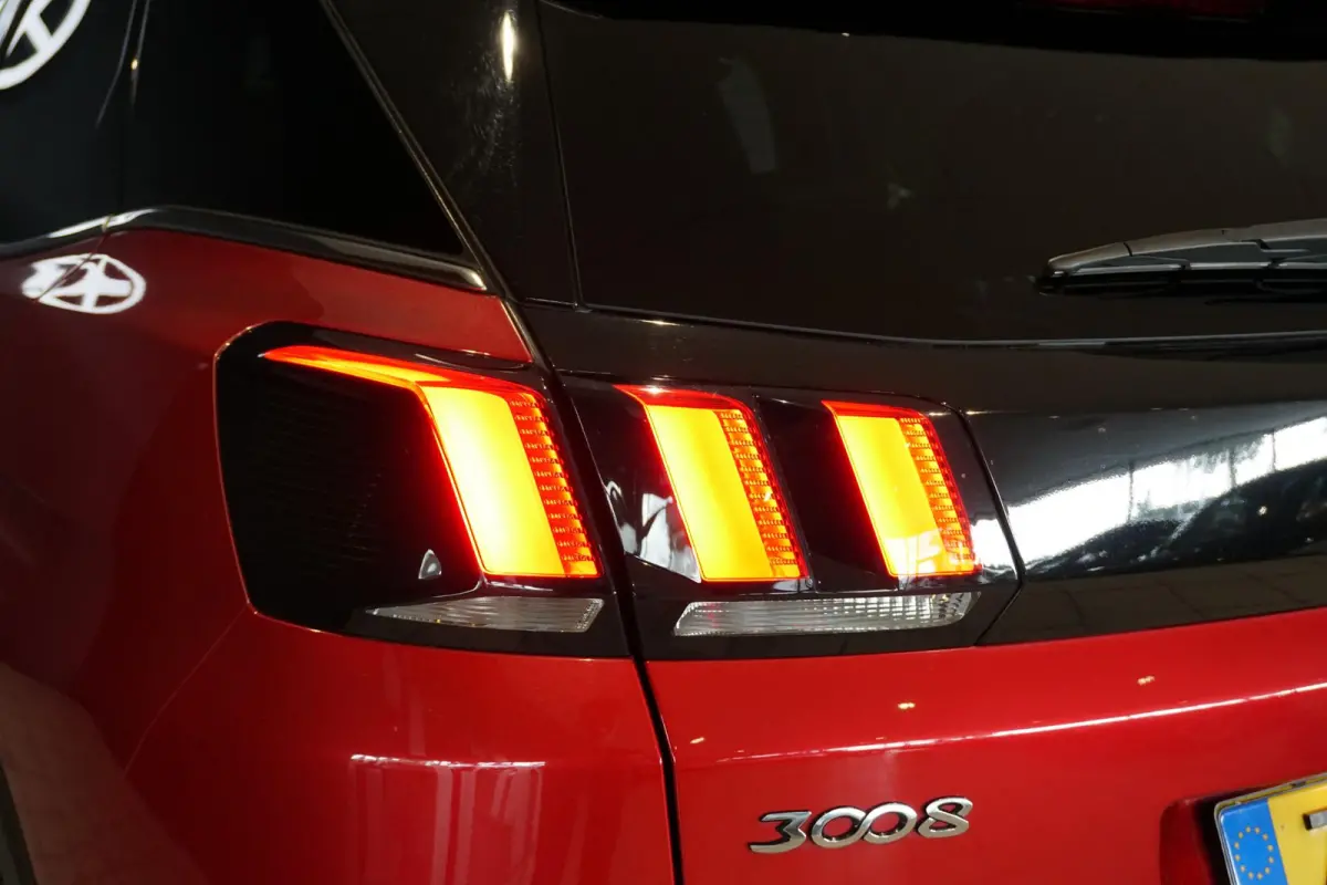 1.6 PureTech GT Line 181PK AUT. + PANORAMA / LEDER / DODEHOEK / CAMERA /