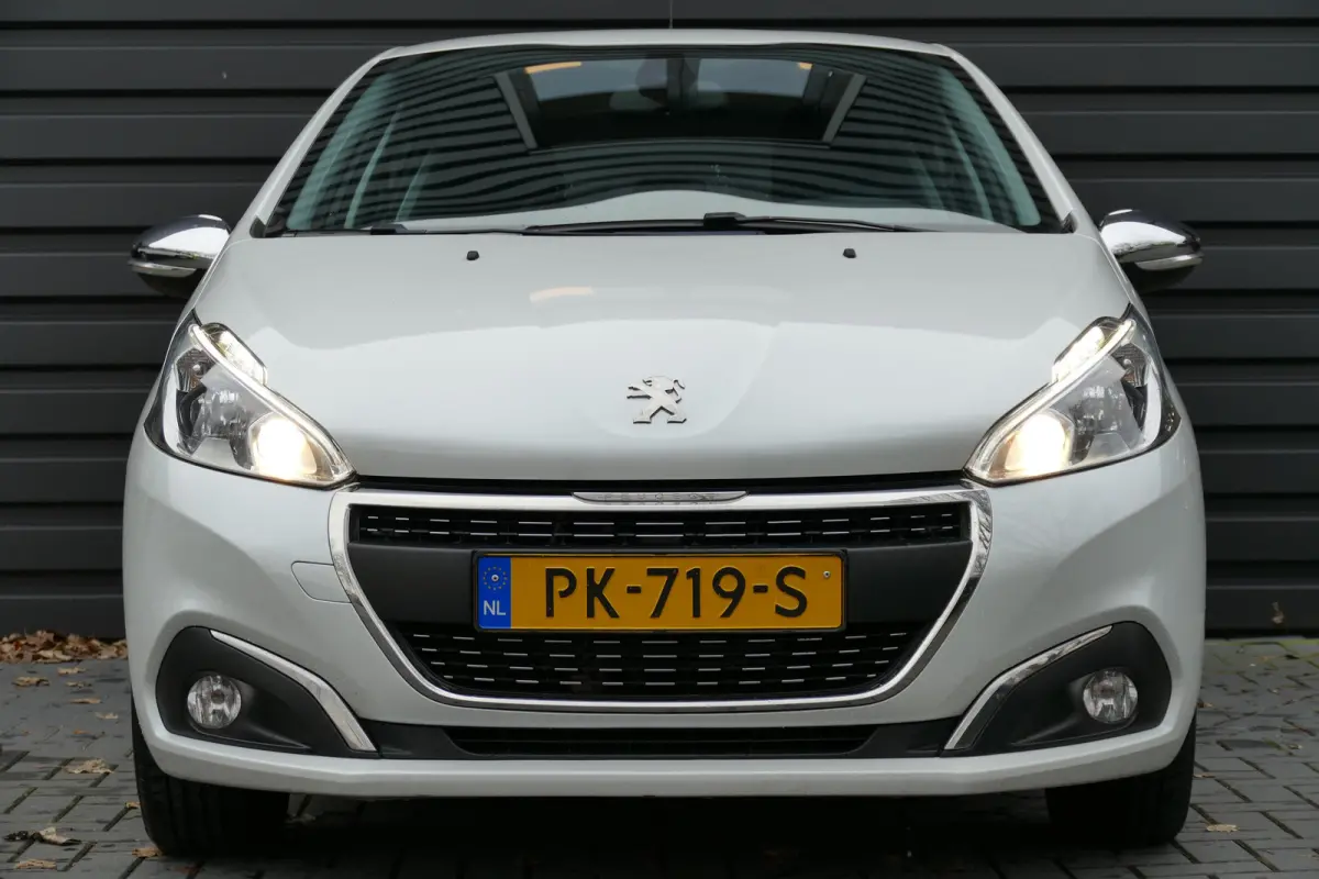 1.2 PURETECH 82PK 5-DRS ALLURE / NAVI / CLIMA / LED / PDC / 16"LMV / BLUETOOTH / CRUISECONTROL / SCHITTERENDE STAAT !!