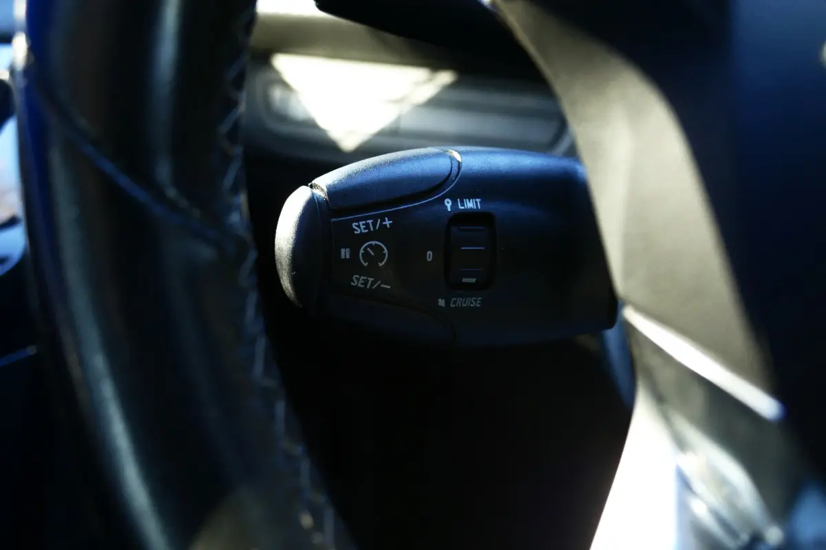 1.2 PURETECH 82PK 5-DRS ALLURE / NAVI / CLIMA / LED / PDC / 16"LMV / BLUETOOTH / CRUISECONTROL / SCHITTERENDE STAAT !!