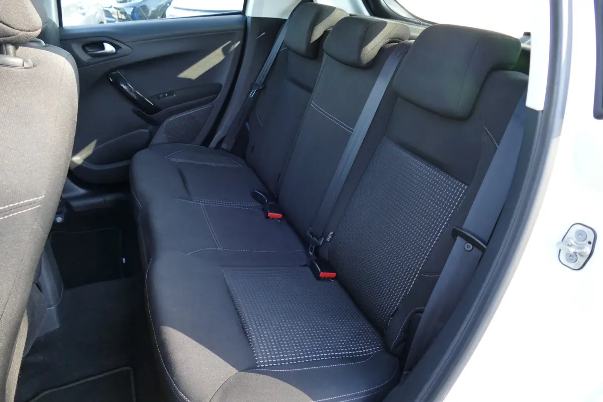 1.2 PURETECH 82PK 5-DRS ALLURE / NAVI / CLIMA / LED / PDC / 16"LMV / BLUETOOTH / CRUISECONTROL / SCHITTERENDE STAAT !!