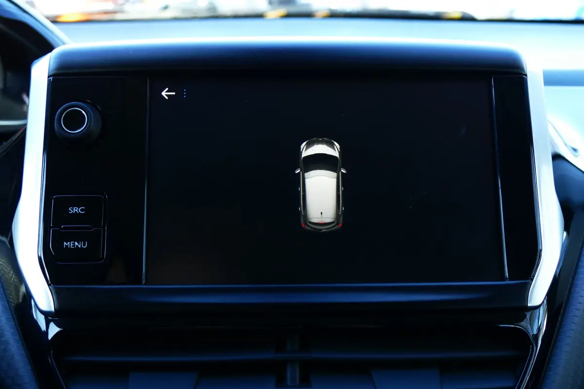 1.2 PURETECH 82PK 5-DRS ALLURE / NAVI / CLIMA / LED / PDC / 16"LMV / BLUETOOTH / CRUISECONTROL / SCHITTERENDE STAAT !!
