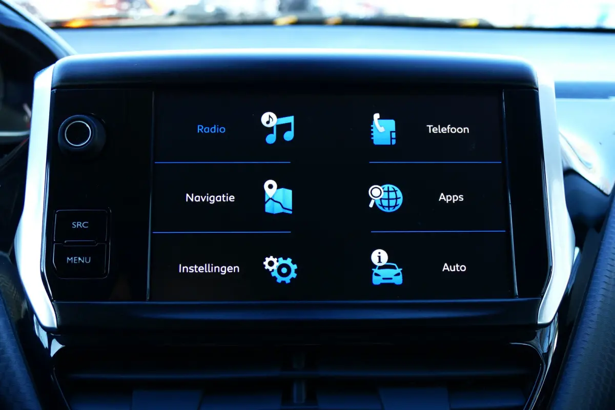1.2 PURETECH 82PK 5-DRS ALLURE / NAVI / CLIMA / LED / PDC / 16"LMV / BLUETOOTH / CRUISECONTROL / SCHITTERENDE STAAT !!