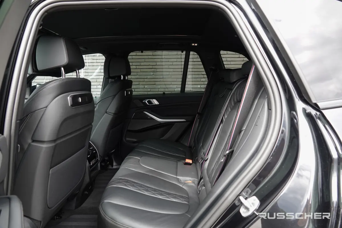 xDrive50e 490Pk X-Drive | M-Sport Pro | M Perfomance | Shadowline | Luchtvering | Panoramadak | 360° Camera | Harman-Kardon | Head Up Display | Trekhaak | 22''