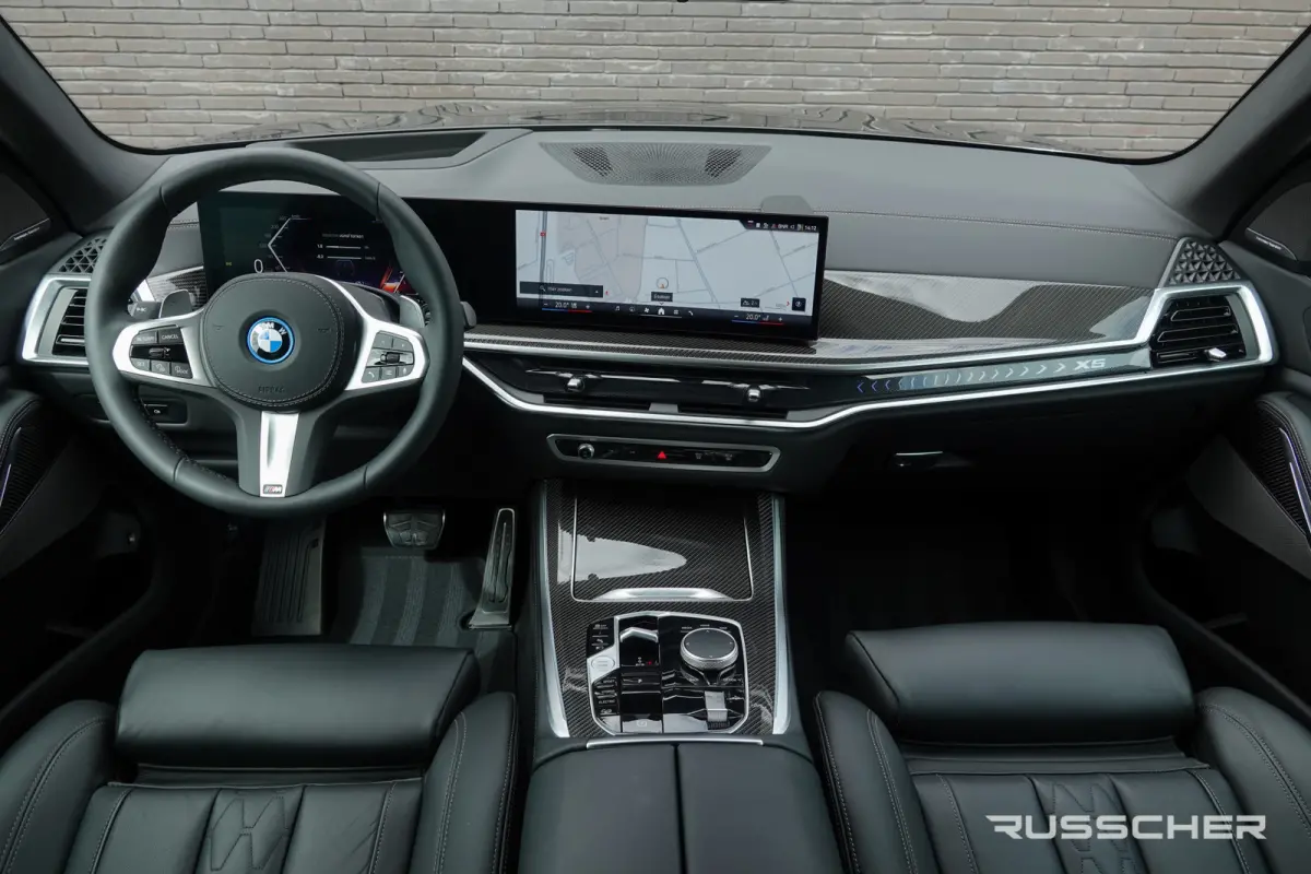 xDrive50e 490Pk X-Drive | M-Sport Pro | M Perfomance | Shadowline | Luchtvering | Panoramadak | 360° Camera | Harman-Kardon | Head Up Display | Trekhaak | 22''