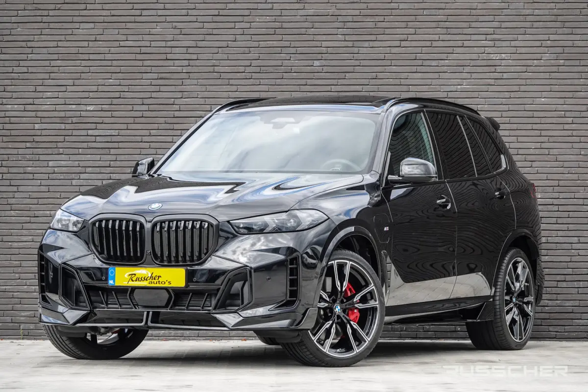 xDrive50e 490Pk X-Drive | M-Sport Pro | M Perfomance | Shadowline | Luchtvering | Panoramadak | 360° Camera | Harman-Kardon | Head Up Display | Trekhaak | 22''