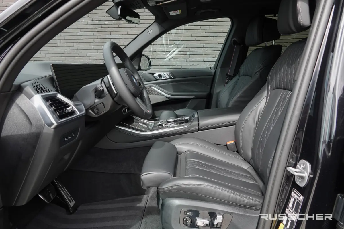 xDrive50e 490Pk X-Drive | M-Sport Pro | M Perfomance | Shadowline | Luchtvering | Panoramadak | 360° Camera | Harman-Kardon | Head Up Display | Trekhaak | 22''