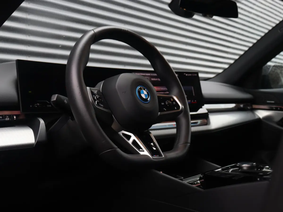 550e xDrive | M Sportpakket Pro | Innovation Pack | Panodak | Adaptief Onderstel Prof. | Driving Assistant | Harman Kardon | Getint Glas | SOH 100% | 21'' LMV
