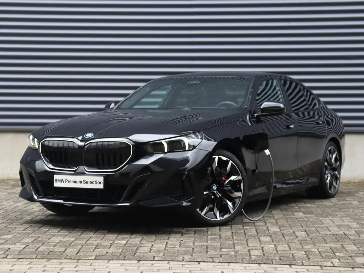 550e xDrive | M Sportpakket Pro | Innovation Pack | Panodak | Adaptief Onderstel Prof. | Driving Assistant | Harman Kardon | Getint Glas | SOH 100% | 21'' LMV