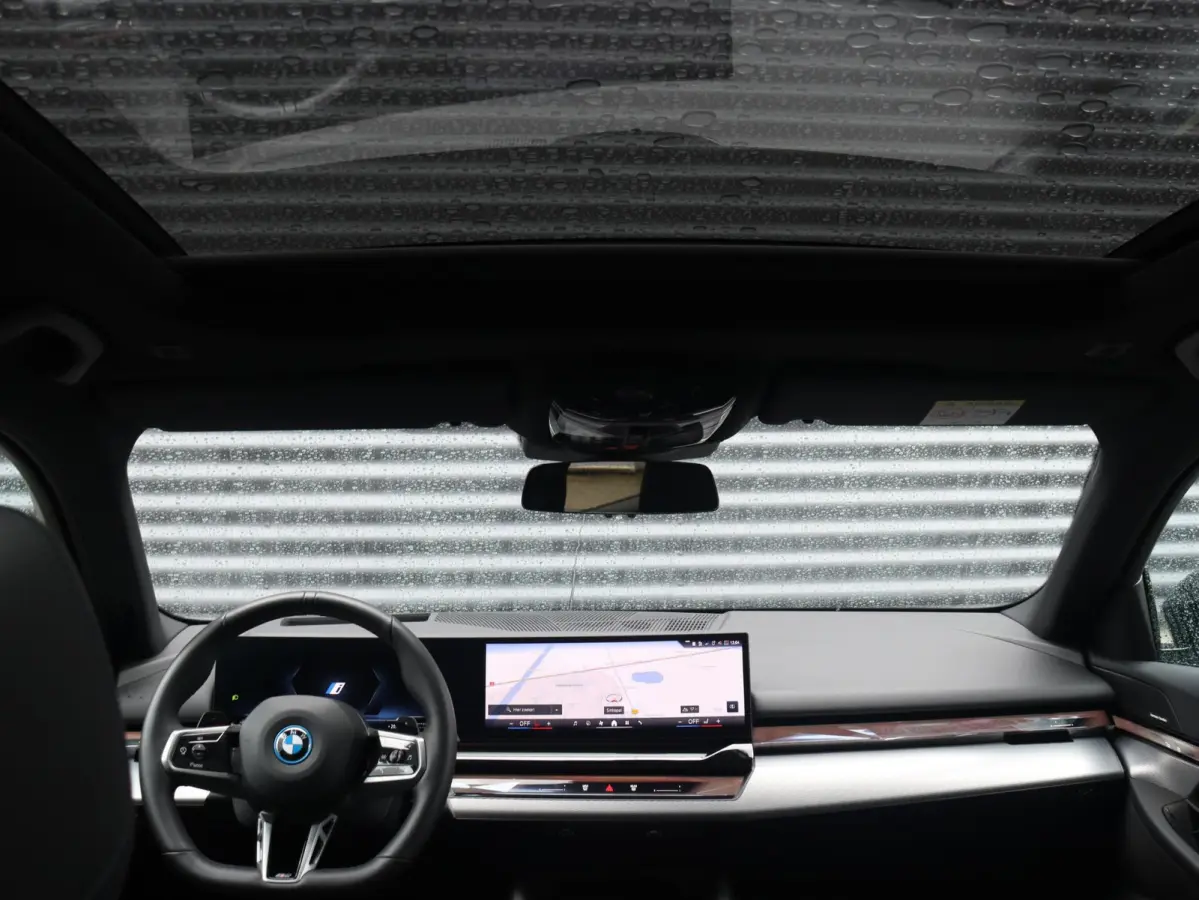 550e xDrive | M Sportpakket Pro | Innovation Pack | Panodak | Adaptief Onderstel Prof. | Driving Assistant | Harman Kardon | Getint Glas | SOH 100% | 21'' LMV