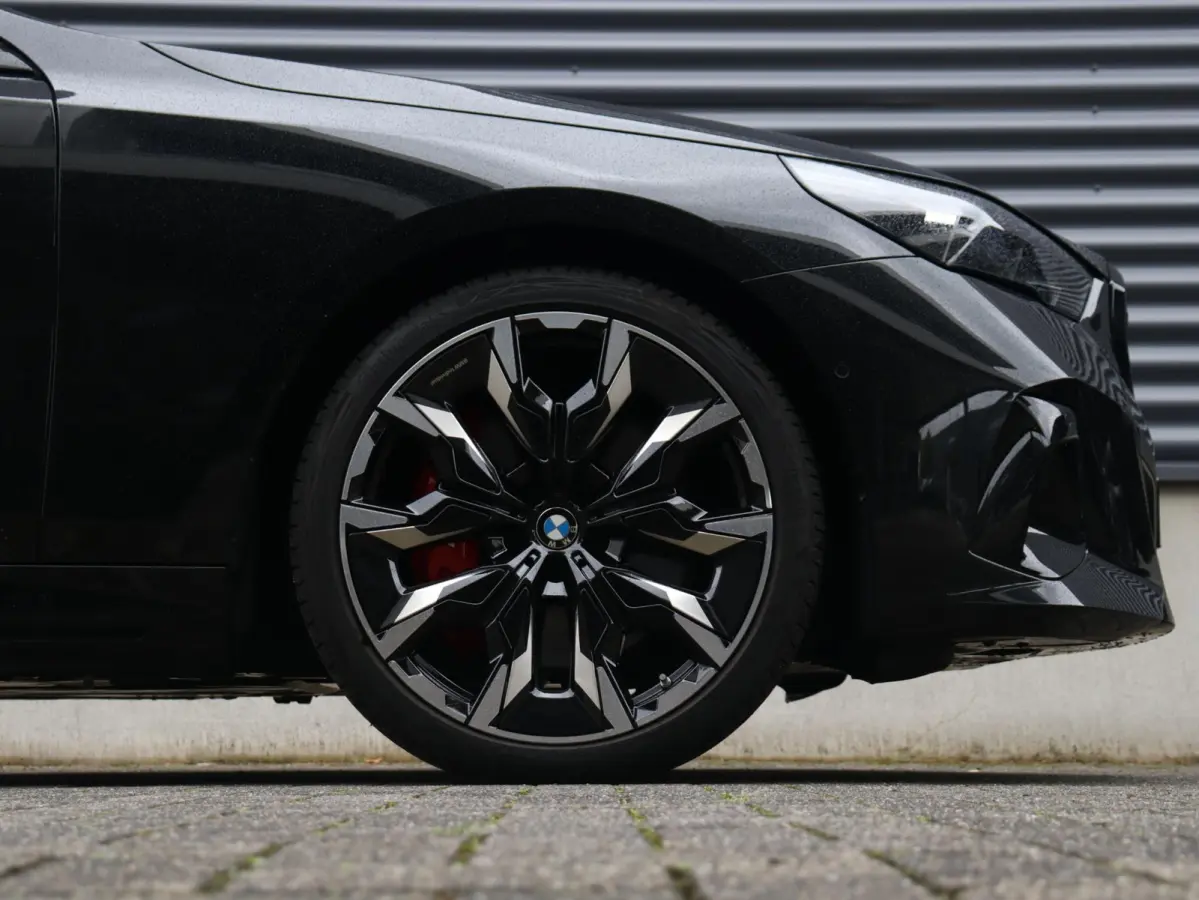 550e xDrive | M Sportpakket Pro | Innovation Pack | Panodak | Adaptief Onderstel Prof. | Driving Assistant | Harman Kardon | Getint Glas | SOH 100% | 21'' LMV
