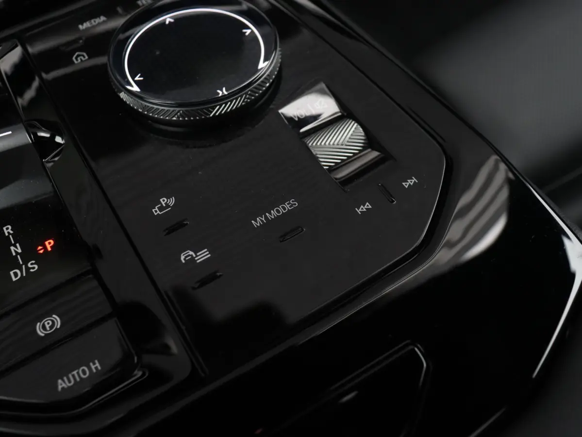 550e xDrive | M Sportpakket Pro | Innovation Pack | Panodak | Adaptief Onderstel Prof. | Driving Assistant | Harman Kardon | Getint Glas | SOH 100% | 21'' LMV