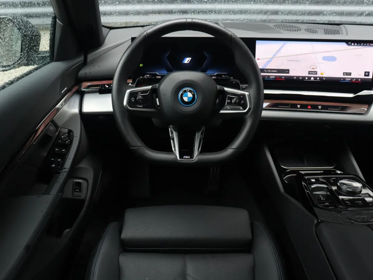 550e xDrive | M Sportpakket Pro | Innovation Pack | Panodak | Adaptief Onderstel Prof. | Driving Assistant | Harman Kardon | Getint Glas | SOH 100% | 21'' LMV