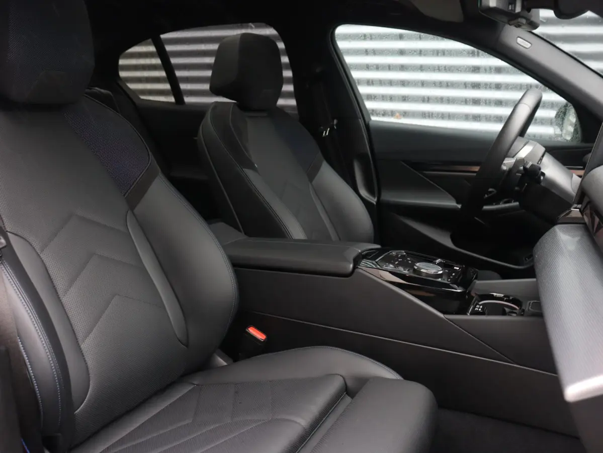 550e xDrive | M Sportpakket Pro | Innovation Pack | Panodak | Adaptief Onderstel Prof. | Driving Assistant | Harman Kardon | Getint Glas | SOH 100% | 21'' LMV