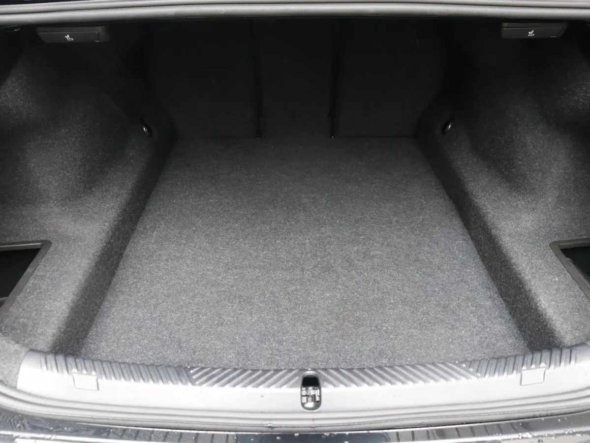550e xDrive | M Sportpakket Pro | Innovation Pack | Panodak | Adaptief Onderstel Prof. | Driving Assistant | Harman Kardon | Getint Glas | SOH 100% | 21'' LMV