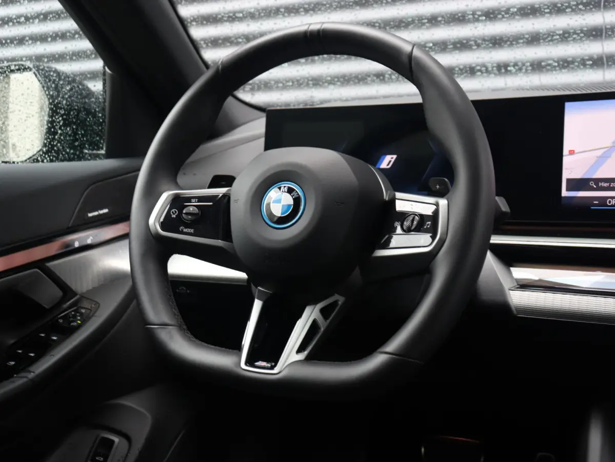 550e xDrive | M Sportpakket Pro | Innovation Pack | Panodak | Adaptief Onderstel Prof. | Driving Assistant | Harman Kardon | Getint Glas | SOH 100% | 21'' LMV