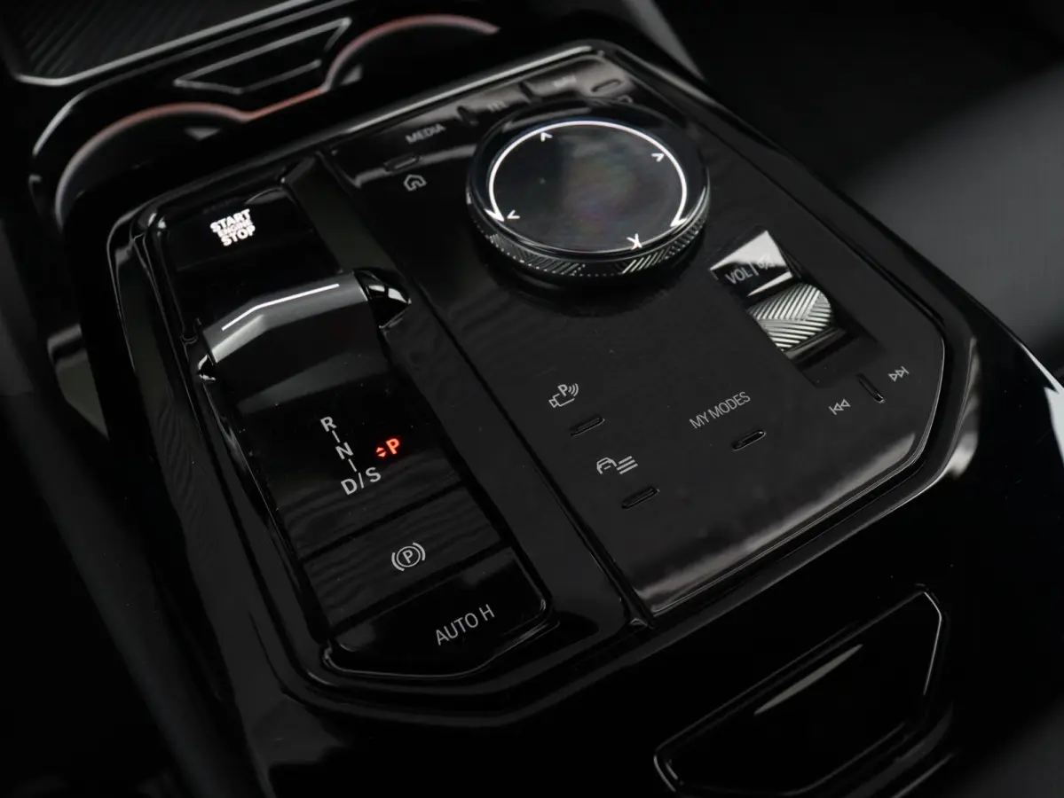 550e xDrive | M Sportpakket Pro | Innovation Pack | Panodak | Adaptief Onderstel Prof. | Driving Assistant | Harman Kardon | Getint Glas | SOH 100% | 21'' LMV