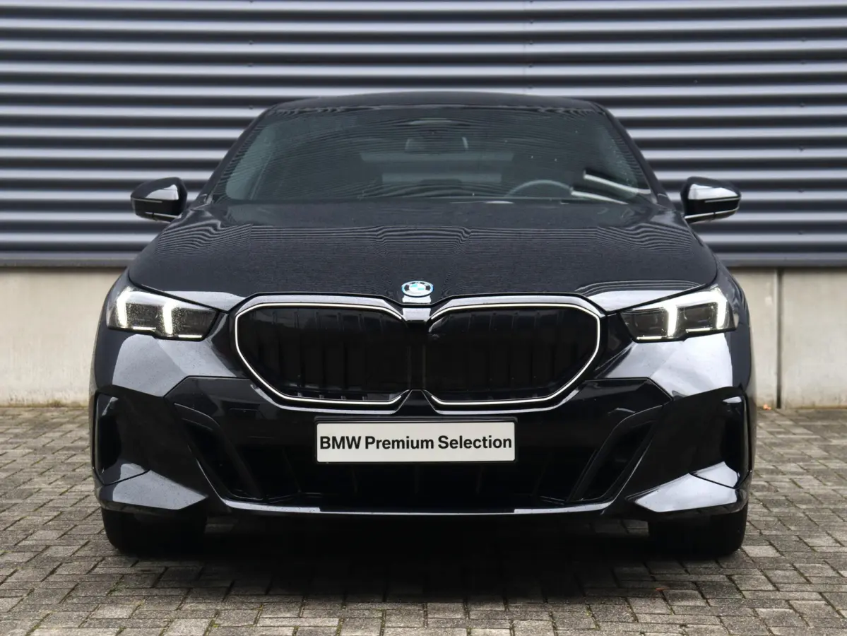 550e xDrive | M Sportpakket Pro | Innovation Pack | Panodak | Adaptief Onderstel Prof. | Driving Assistant | Harman Kardon | Getint Glas | SOH 100% | 21'' LMV