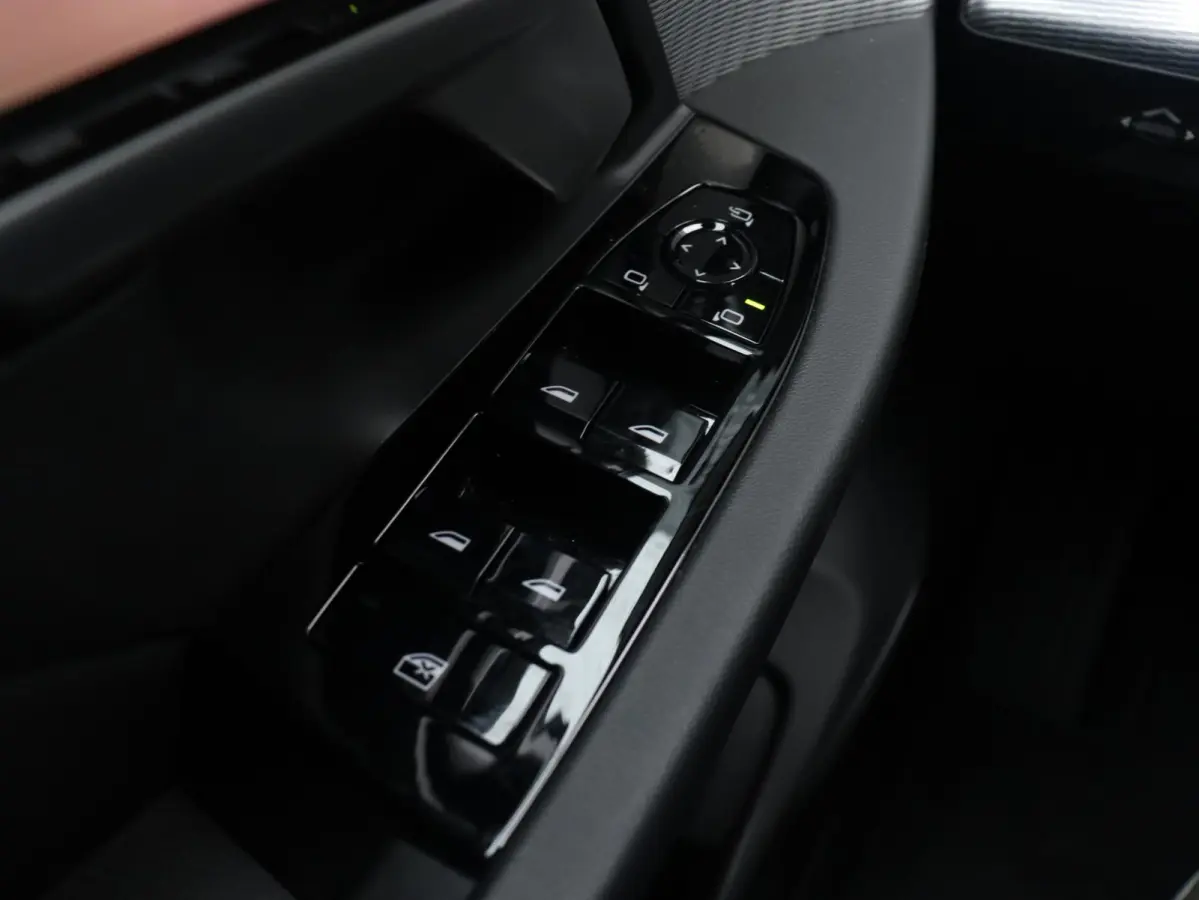 550e xDrive | M Sportpakket Pro | Innovation Pack | Panodak | Adaptief Onderstel Prof. | Driving Assistant | Harman Kardon | Getint Glas | SOH 100% | 21'' LMV