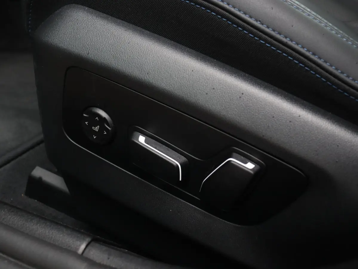 550e xDrive | M Sportpakket Pro | Innovation Pack | Panodak | Adaptief Onderstel Prof. | Driving Assistant | Harman Kardon | Getint Glas | SOH 100% | 21'' LMV