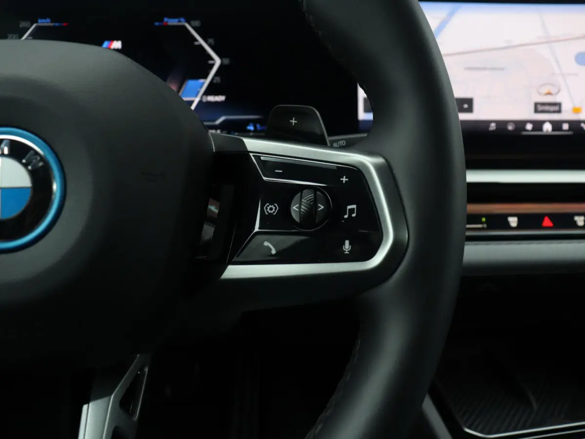 550e xDrive | M Sportpakket Pro | Innovation Pack | Panodak | Adaptief Onderstel Prof. | Driving Assistant | Harman Kardon | Getint Glas | SOH 100% | 21'' LMV