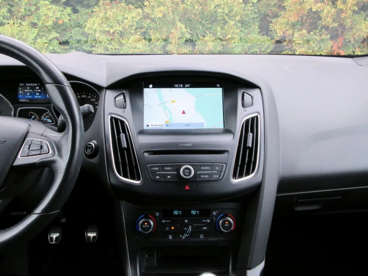 1.5 ST-Line * Navi * Cruise * Carplay *