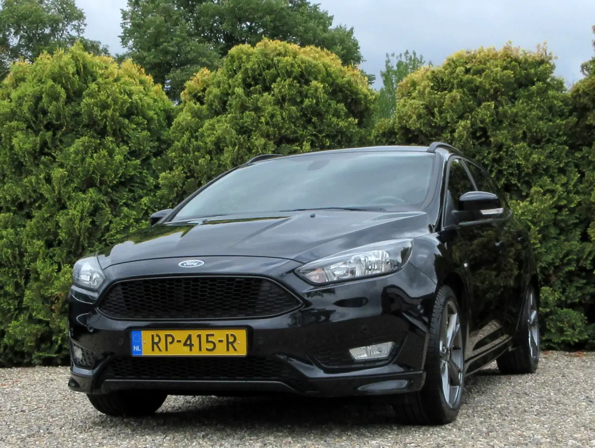 1.5 ST-Line * Navi * Cruise * Carplay *