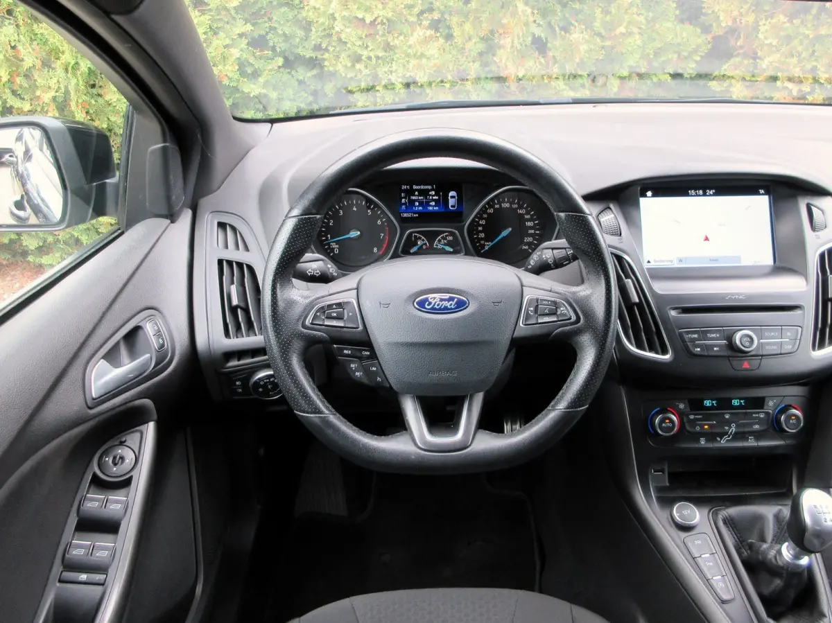 1.5 ST-Line * Navi * Cruise * Carplay *