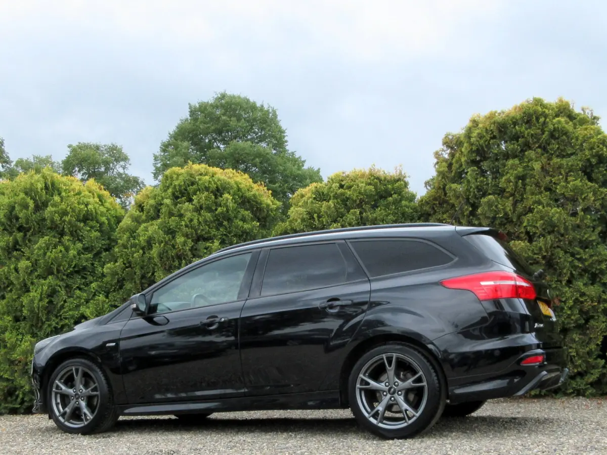 1.5 ST-Line * Navi * Cruise * Carplay *
