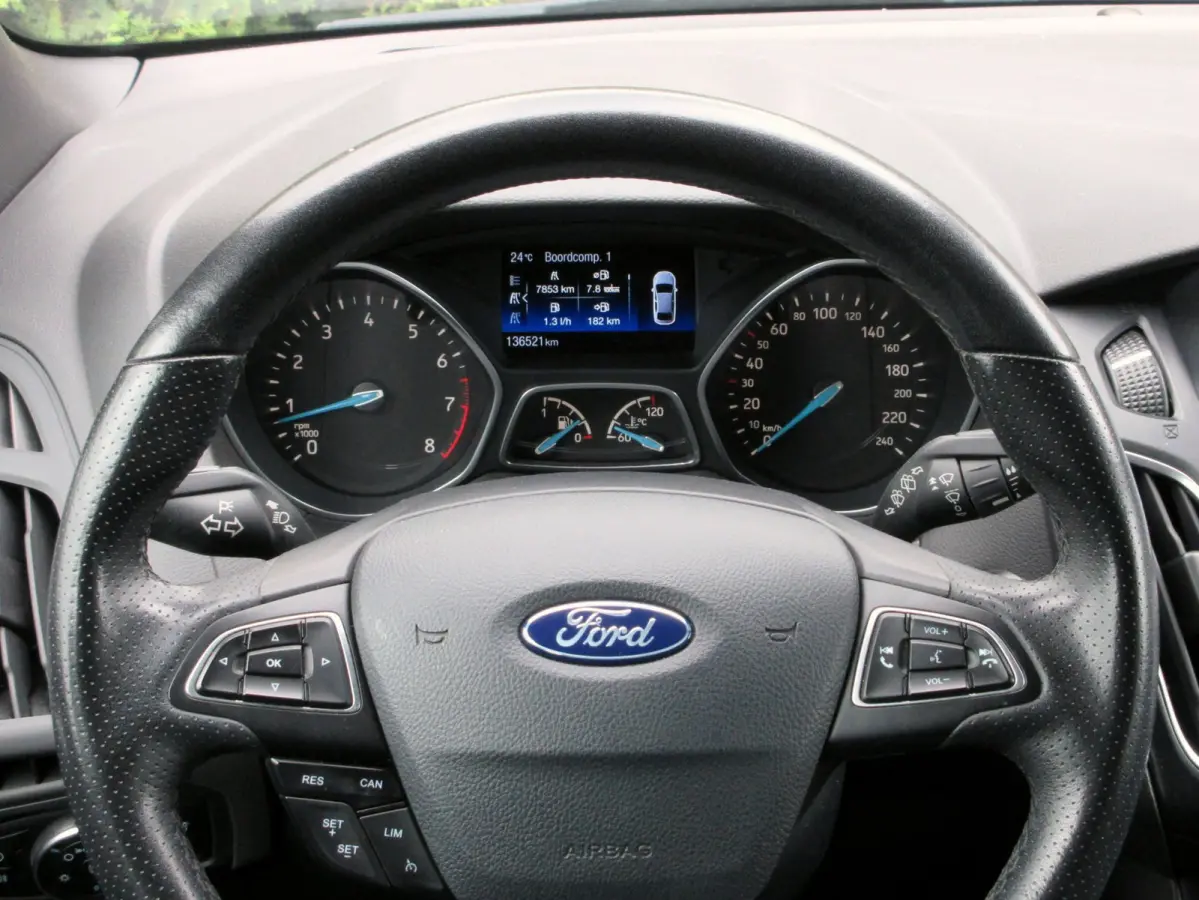 1.5 ST-Line * Navi * Cruise * Carplay *
