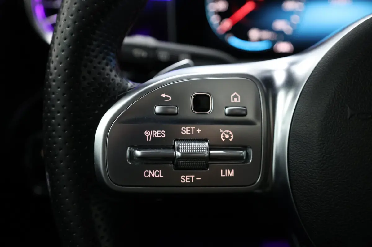 250 AMG Line LED/SFEER/PANO/HALF LEER+S.VERWARMING/19" LMV/PDC/CRUISE/ECC/12 MND GARANTIE!