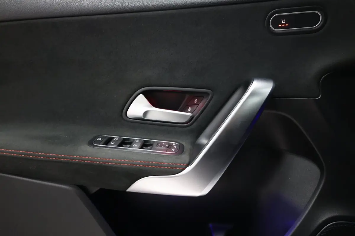 250 AMG Line LED/SFEER/PANO/HALF LEER+S.VERWARMING/19" LMV/PDC/CRUISE/ECC/12 MND GARANTIE!