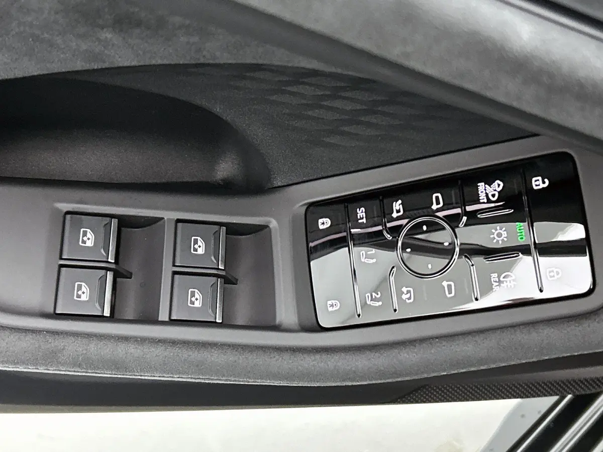 2.0 e-hybrid quattro S-Line 299 PK | Navigatie | Vierwielbesturing | Stoelverwarming | Tech plus | Optiek Pakket Zwart | Audi drive select | Memory Seats | Comfortpakket | Adaptive cruise co
