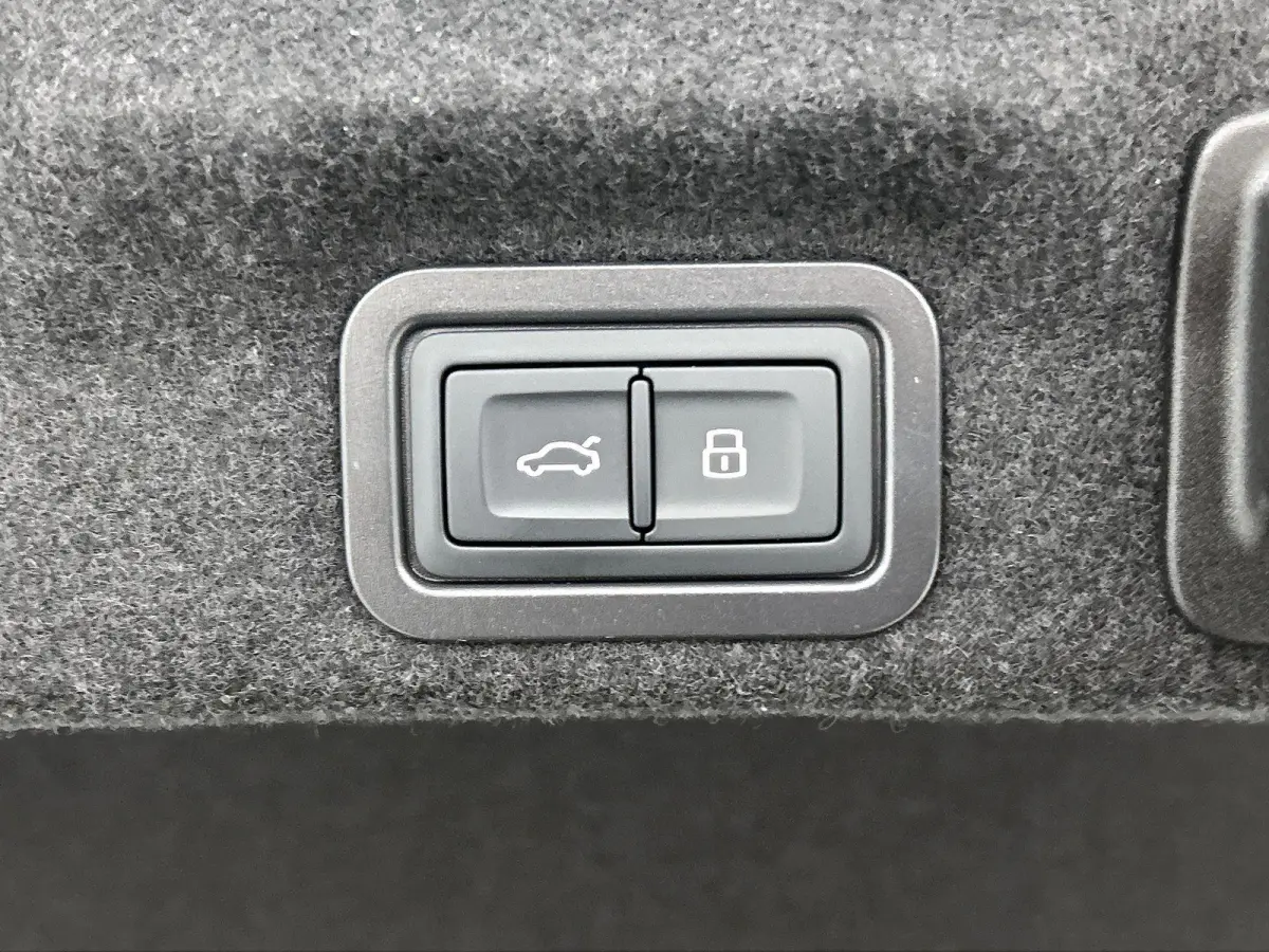 2.0 e-hybrid quattro S-Line 299 PK | Navigatie | Vierwielbesturing | Stoelverwarming | Tech plus | Optiek Pakket Zwart | Audi drive select | Memory Seats | Comfortpakket | Adaptive cruise co