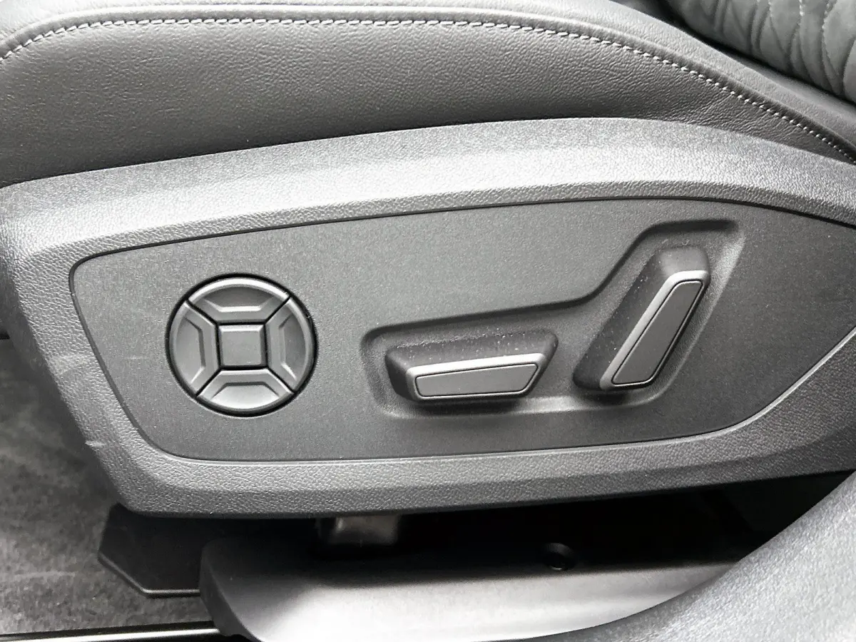 2.0 e-hybrid quattro S-Line 299 PK | Navigatie | Vierwielbesturing | Stoelverwarming | Tech plus | Optiek Pakket Zwart | Audi drive select | Memory Seats | Comfortpakket | Adaptive cruise co