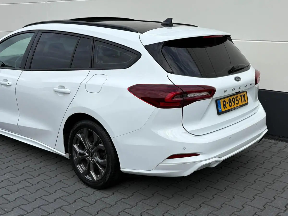 1.0 EcoBoost Hybrid 125pk ST Line | Panoramadak | Groot scherm navigatie | Winterpakket