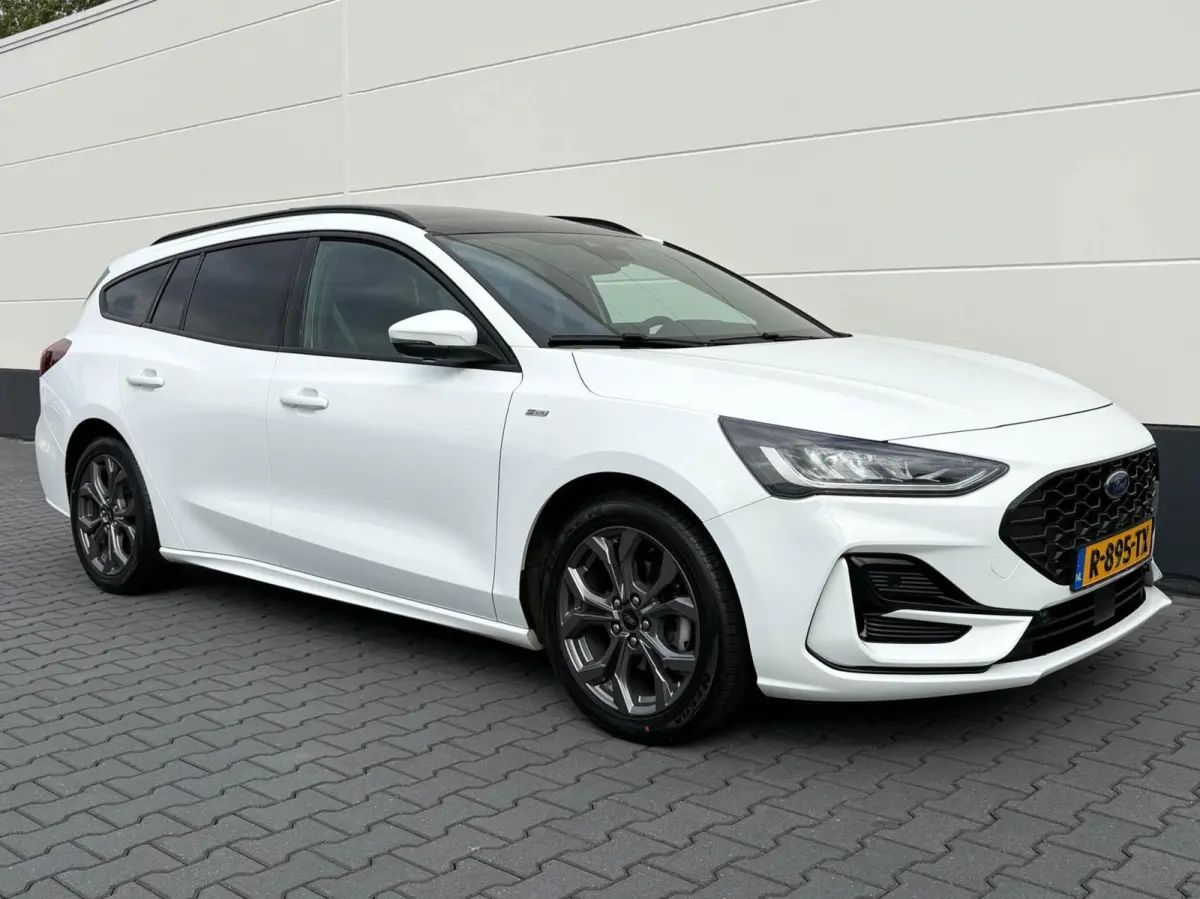 1.0 EcoBoost Hybrid 125pk ST Line | Panoramadak | Groot scherm navigatie | Winterpakket