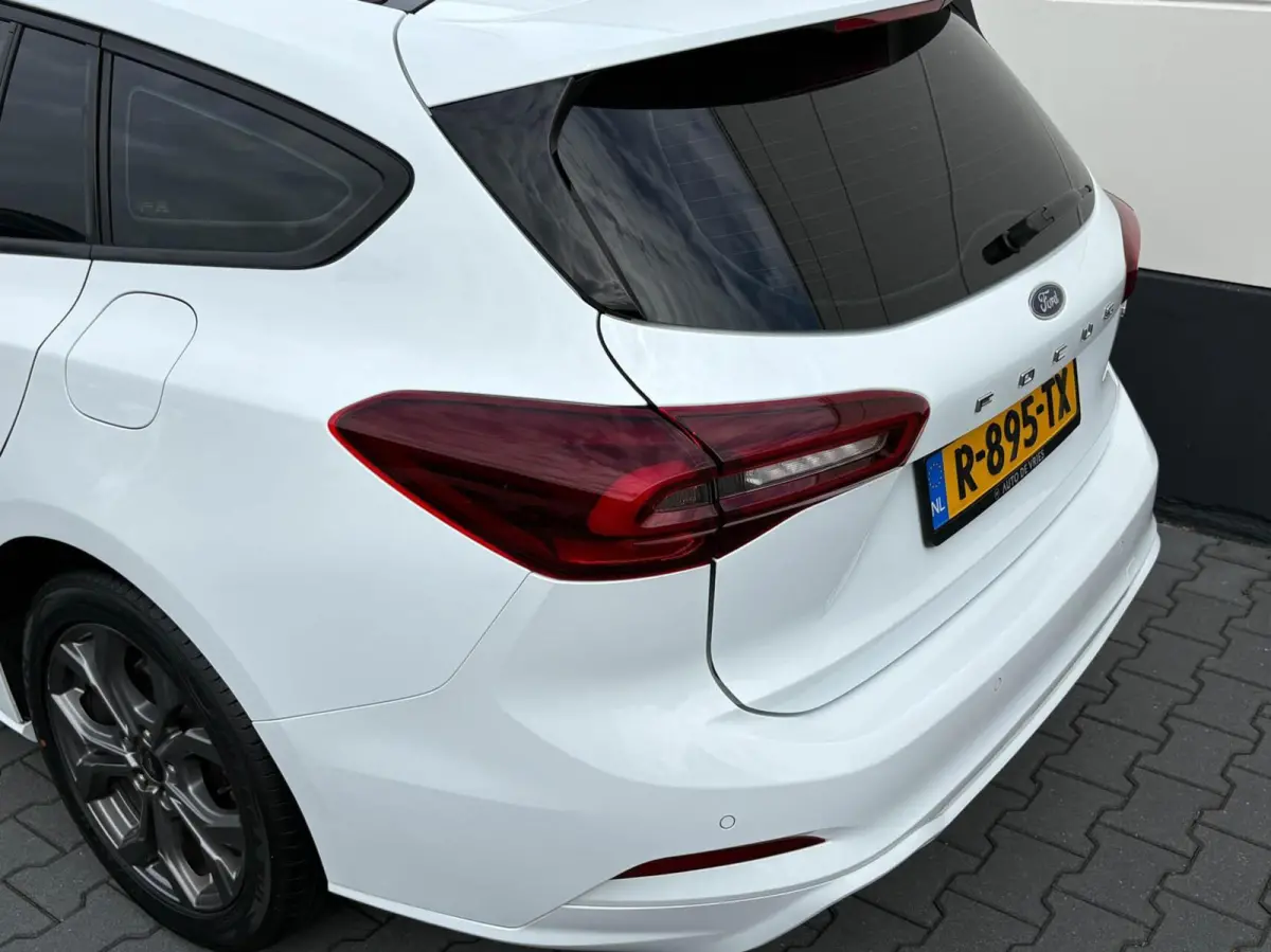 1.0 EcoBoost Hybrid 125pk ST Line | Panoramadak | Groot scherm navigatie | Winterpakket