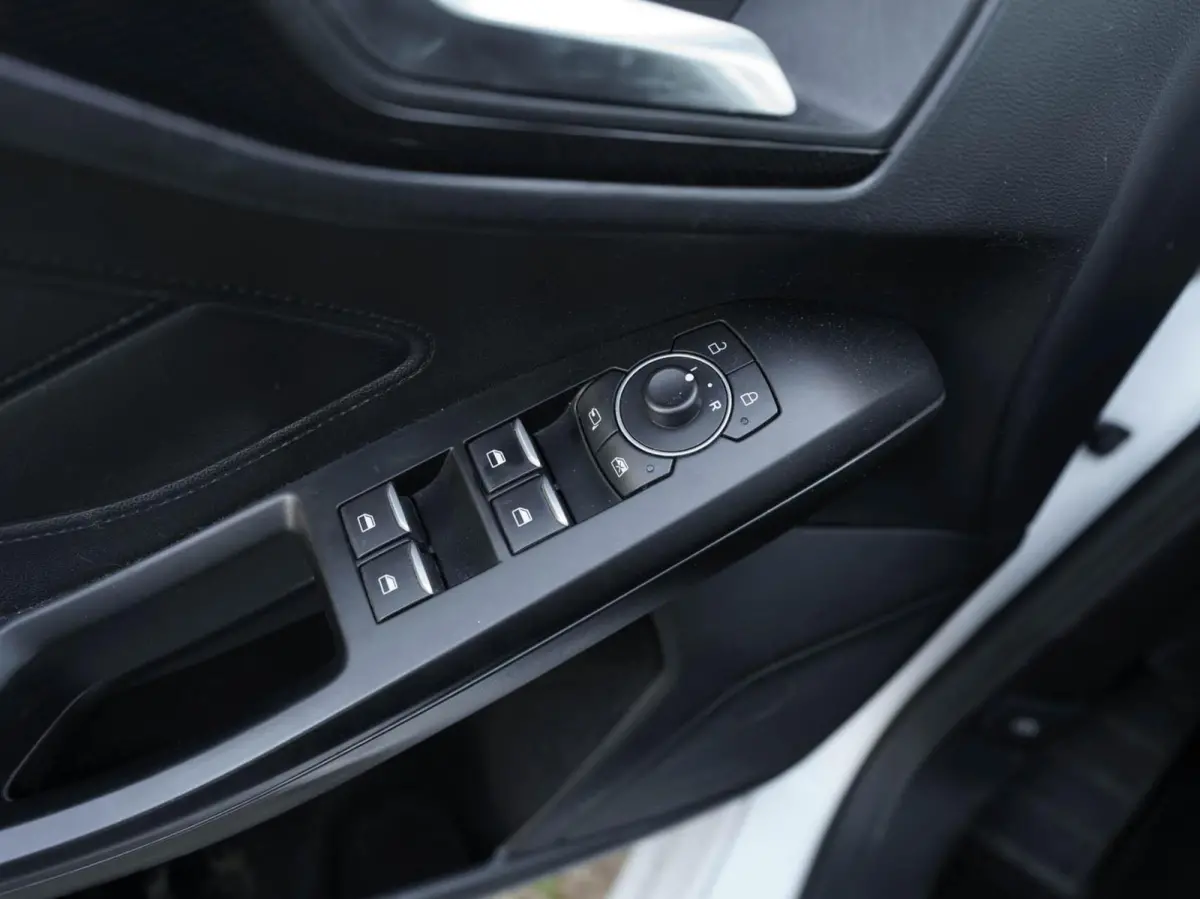 1.0 EcoBoost Hybrid 125pk ST Line | Panoramadak | Groot scherm navigatie | Winterpakket