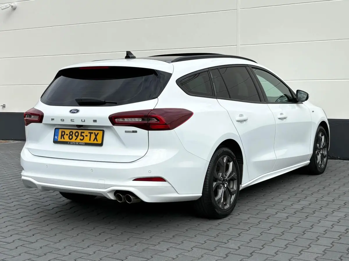 1.0 EcoBoost Hybrid 125pk ST Line | Panoramadak | Groot scherm navigatie | Winterpakket