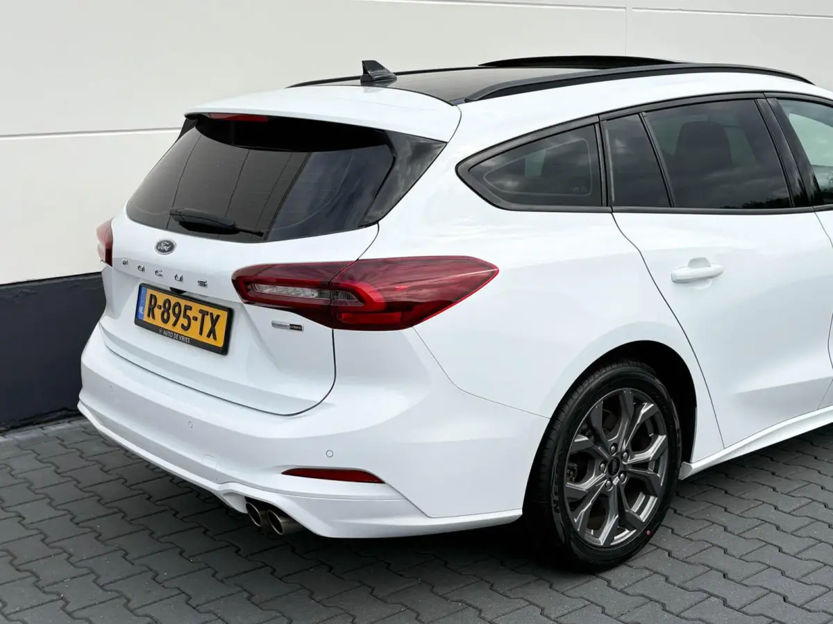 1.0 EcoBoost Hybrid 125pk ST Line | Panoramadak | Groot scherm navigatie | Winterpakket