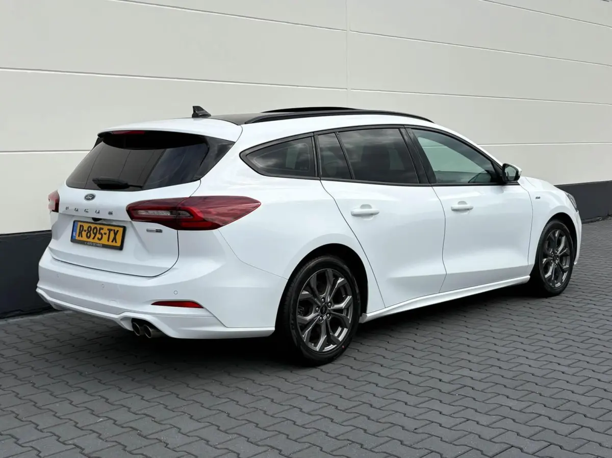 1.0 EcoBoost Hybrid 125pk ST Line | Panoramadak | Groot scherm navigatie | Winterpakket