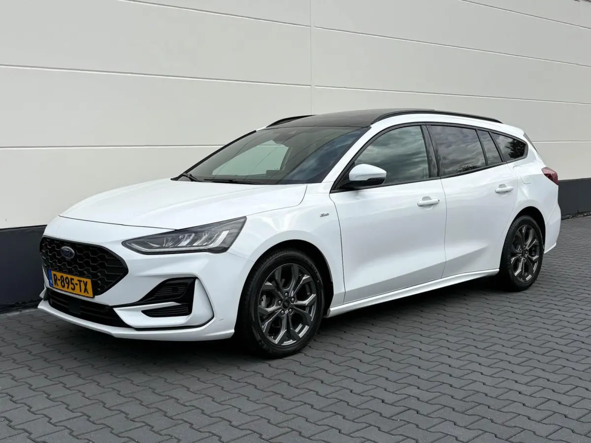 1.0 EcoBoost Hybrid 125pk ST Line | Panoramadak | Groot scherm navigatie | Winterpakket