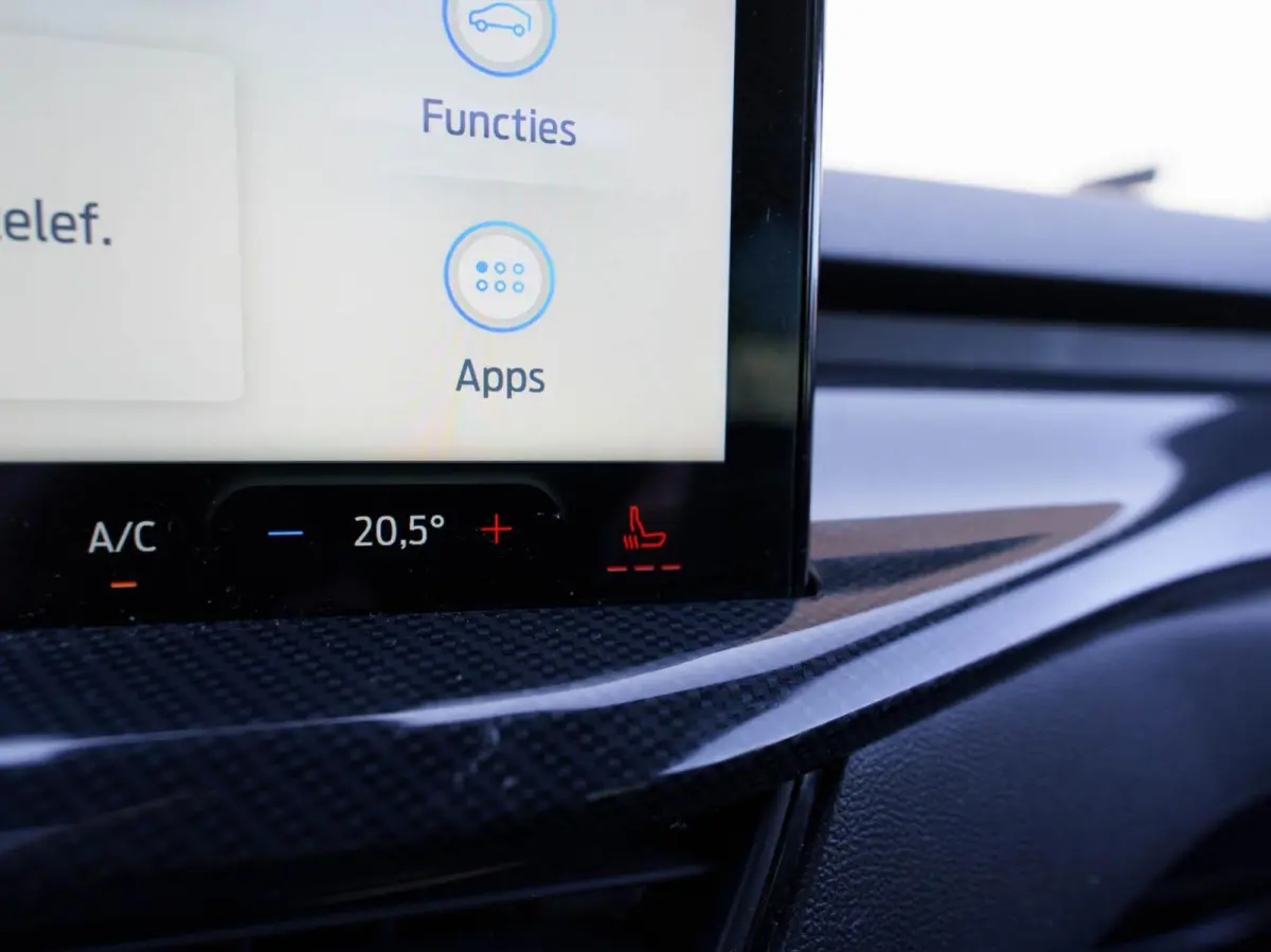 1.0 EcoBoost Hybrid 125pk ST Line | Panoramadak | Groot scherm navigatie | Winterpakket