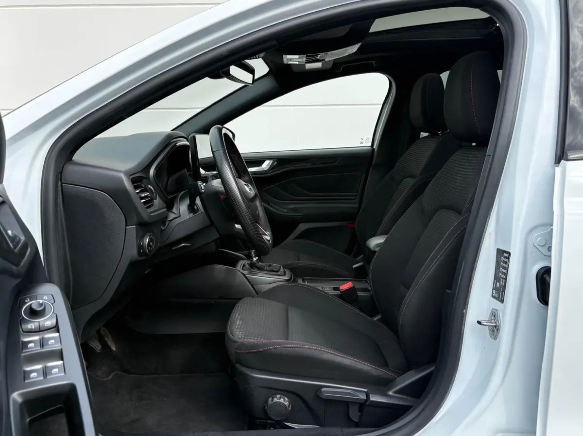 1.0 EcoBoost Hybrid 125pk ST Line | Panoramadak | Groot scherm navigatie | Winterpakket