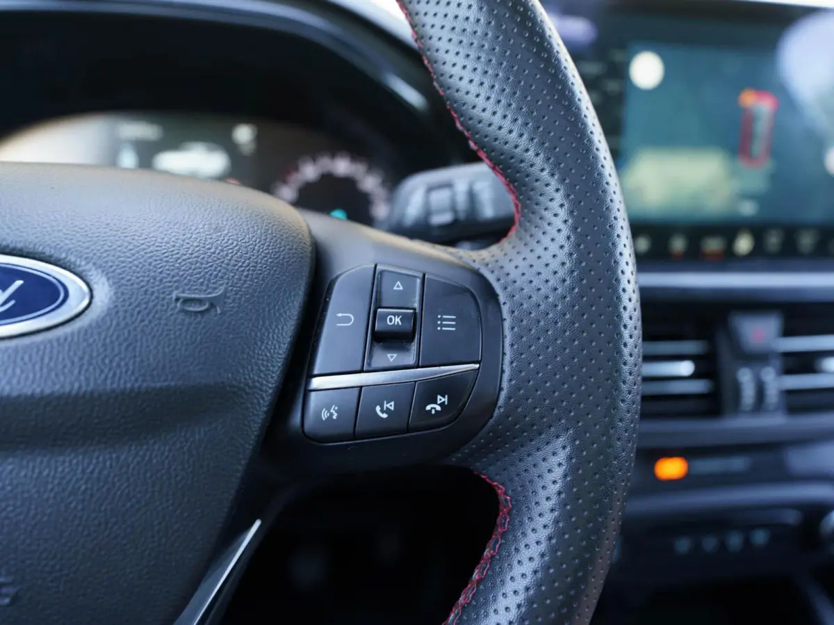 1.0 EcoBoost Hybrid 125pk ST Line | Panoramadak | Groot scherm navigatie | Winterpakket